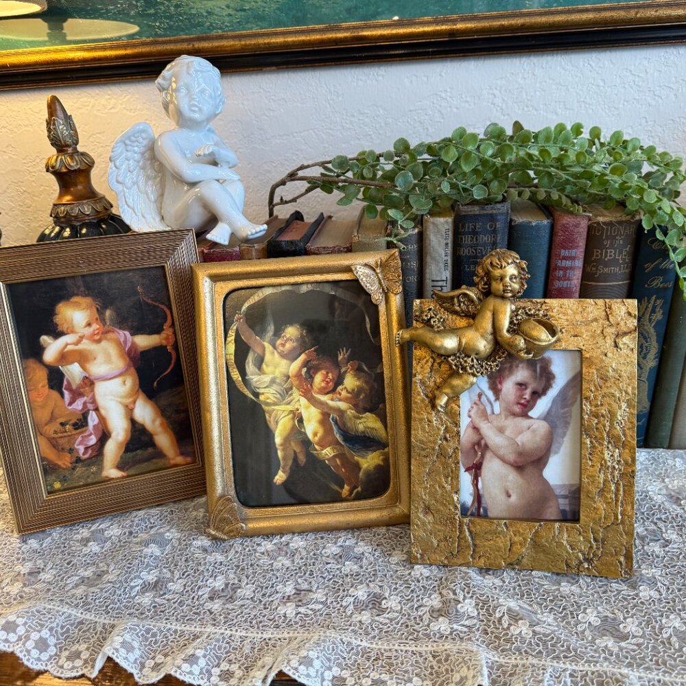 ❤️SOLD❤️3 Vintage Gold Frames with Angel Pictures - Picture 6 of 17